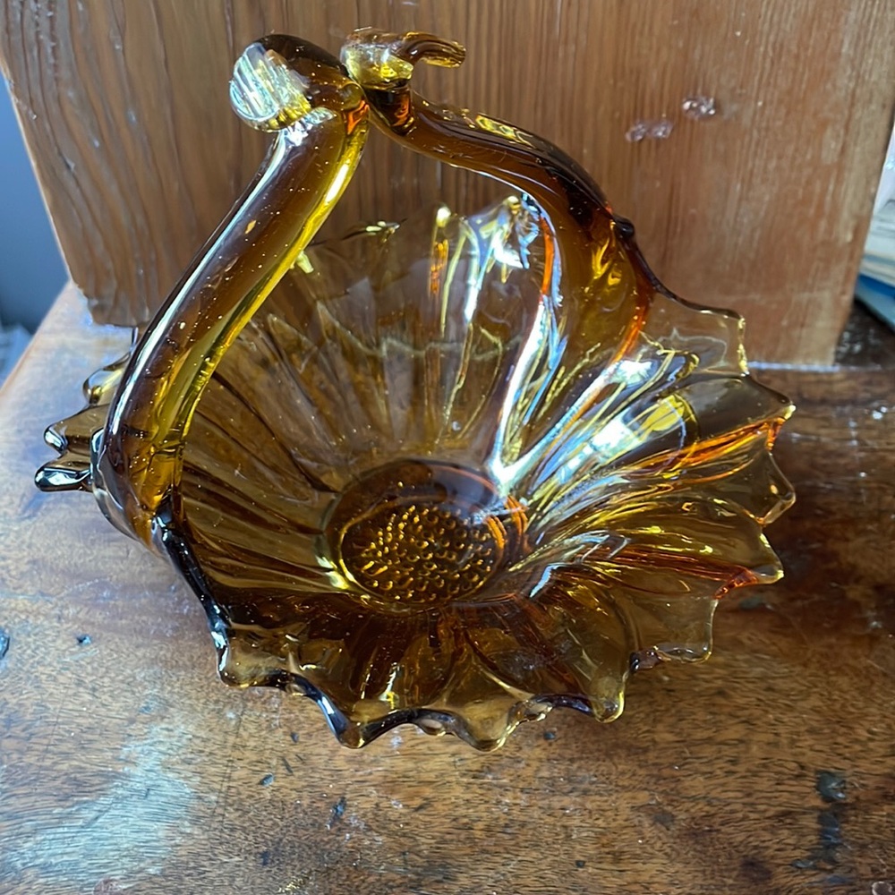 Indiana Lilly Glass Basket ~ Amber